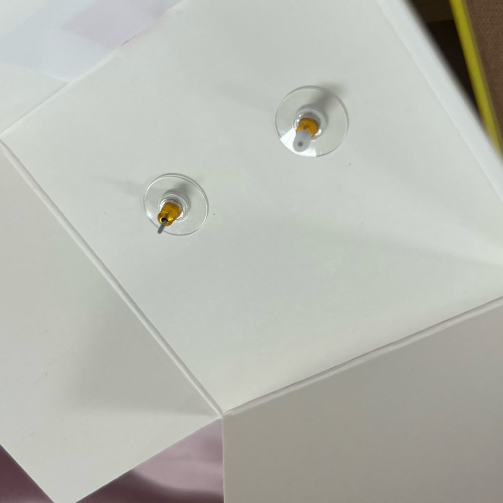 NWT ⚜️💖⚜️ Betsey Johnson Gorgeous Gem Apple Stud Earrings - Picture 9 of 10